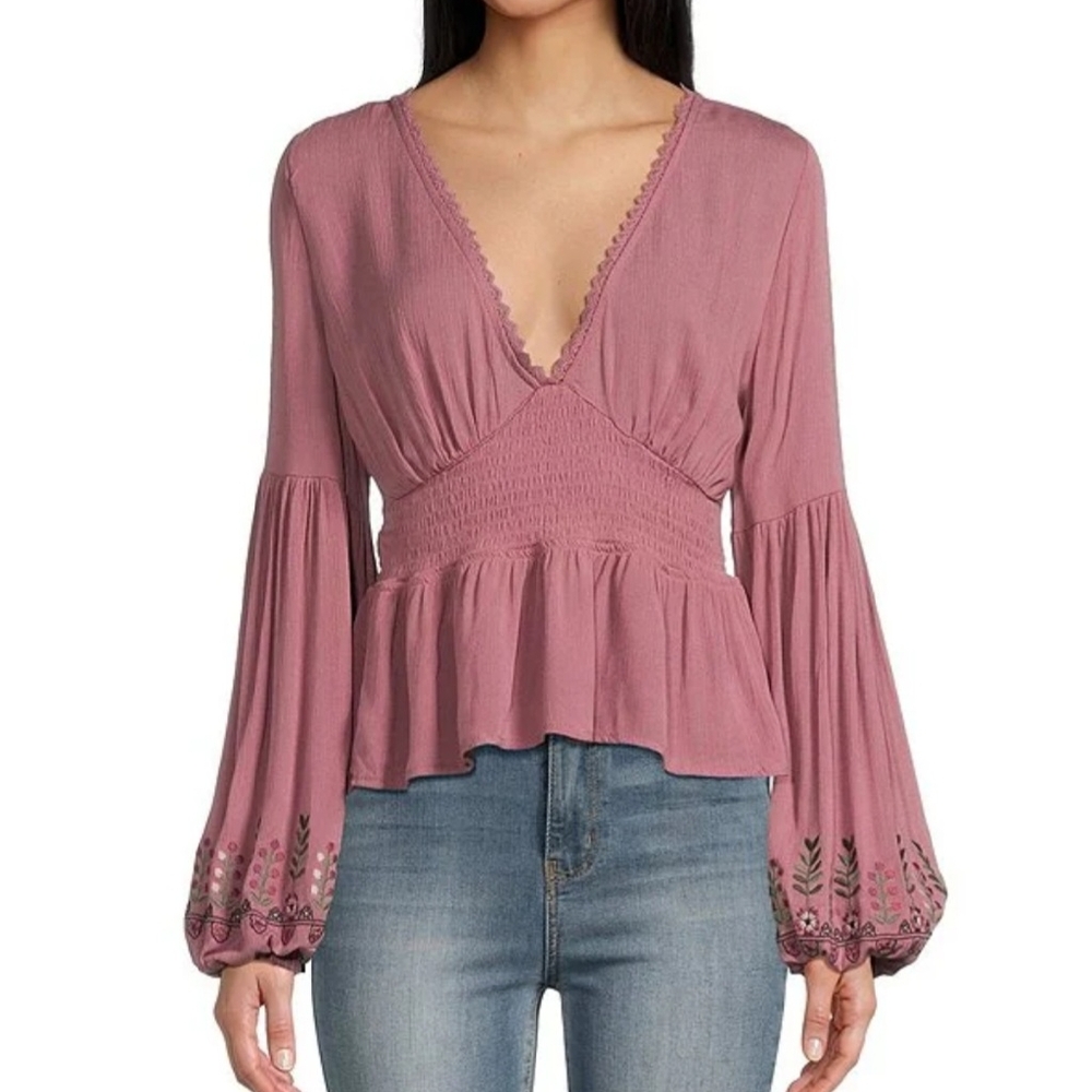 NWT Coco+Jaimeson Embroidery Long‎ Sleeve Coordinating V-Neck Top